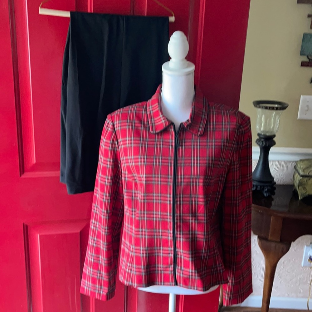 Danny & Nicole 2 pc pant suit sz 16
